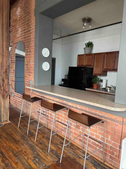 420 Friendly Canada Bridge View Loft Downtown Free Parking ดีทรอยต์ ภายนอก รูปภาพ