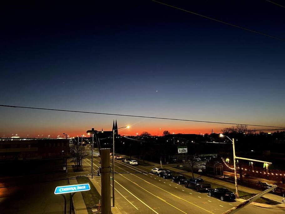 420 Friendly Canada Bridge View Loft Downtown Free Parking ดีทรอยต์ ภายนอก รูปภาพ