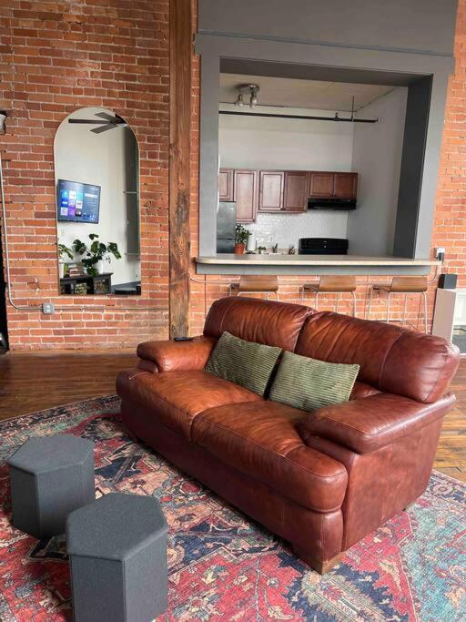 420 Friendly Canada Bridge View Loft Downtown Free Parking ดีทรอยต์ ภายนอก รูปภาพ