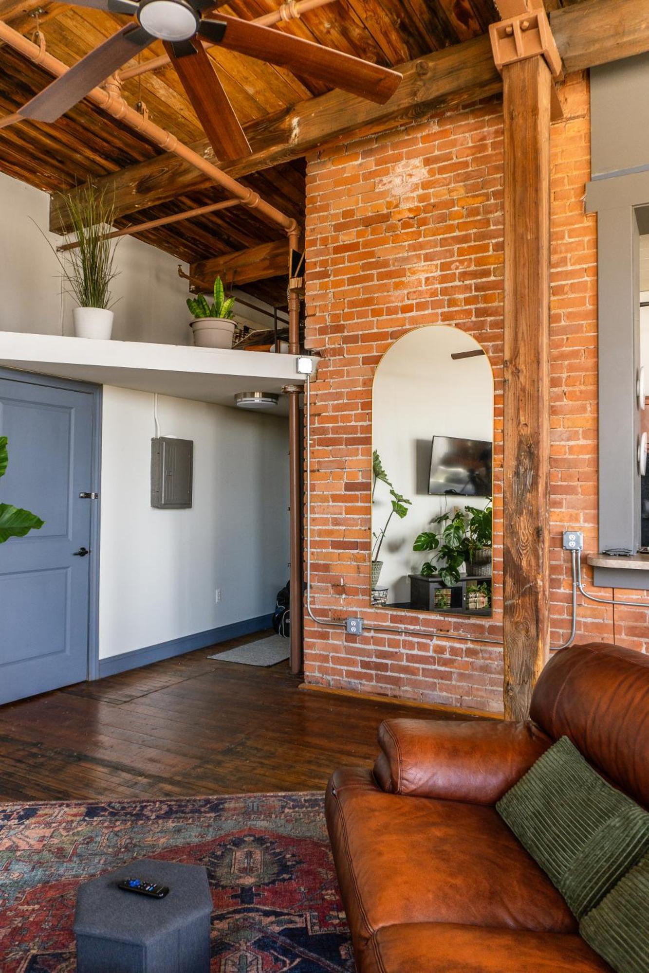 420 Friendly Canada Bridge View Loft Downtown Free Parking ดีทรอยต์ ภายนอก รูปภาพ