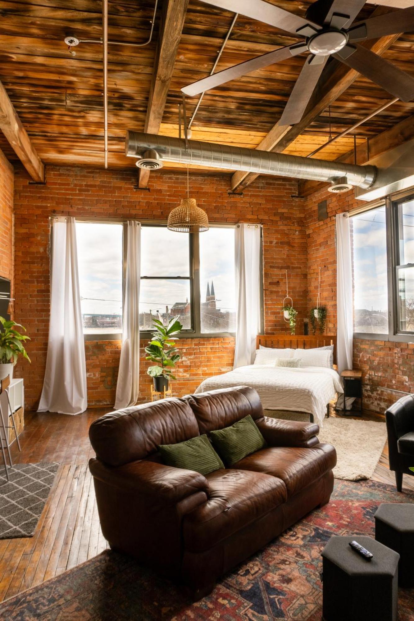 420 Friendly Canada Bridge View Loft Downtown Free Parking ดีทรอยต์ ภายนอก รูปภาพ