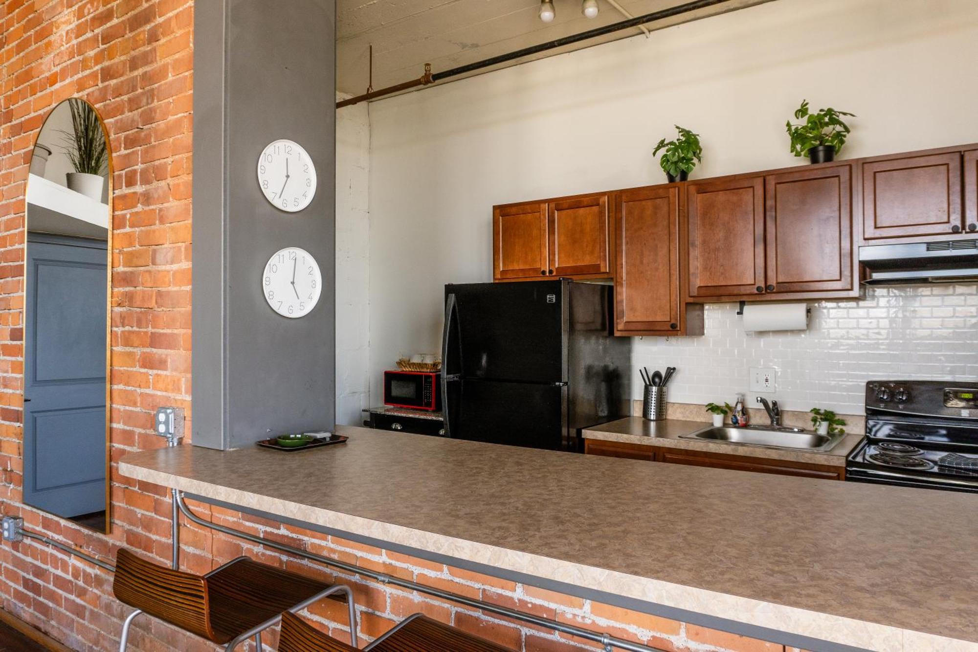 420 Friendly Canada Bridge View Loft Downtown Free Parking ดีทรอยต์ ภายนอก รูปภาพ